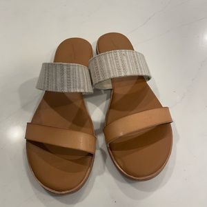 Universal thread neutral sandals - women’s 9.5 - tan and cream